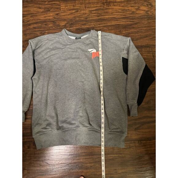 Nike Gray and Black Sweatshirt - Picture 4 of 5